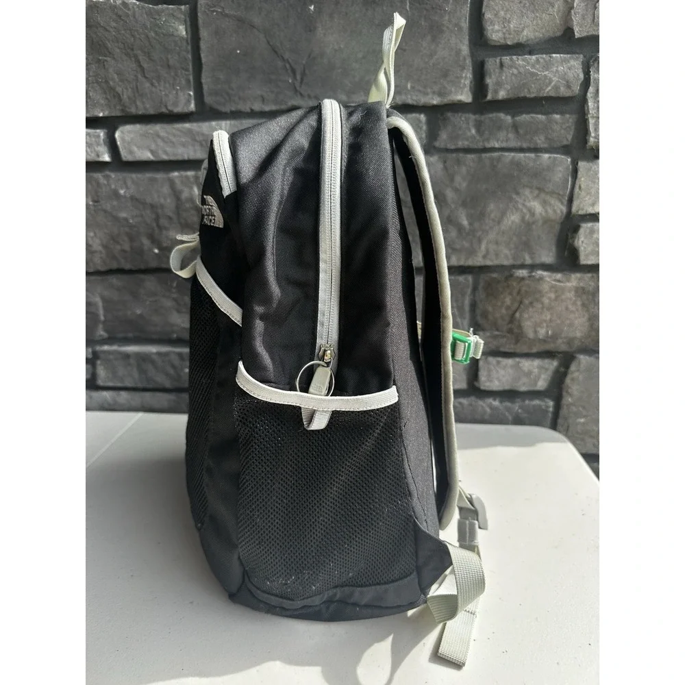The North Face Recon Squash Youth Backpack Bookbag Hiking Daypack Black School